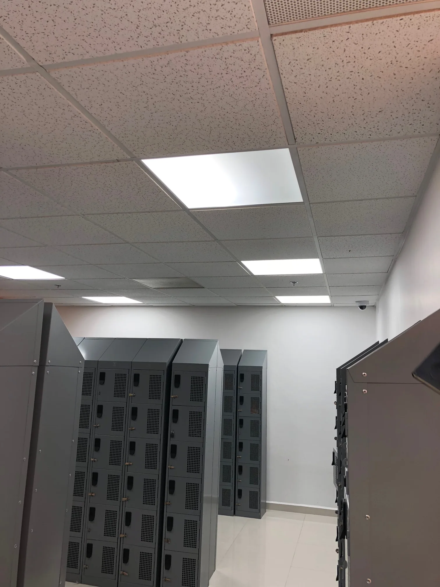Detalle de iluminación de interiores técnicos
