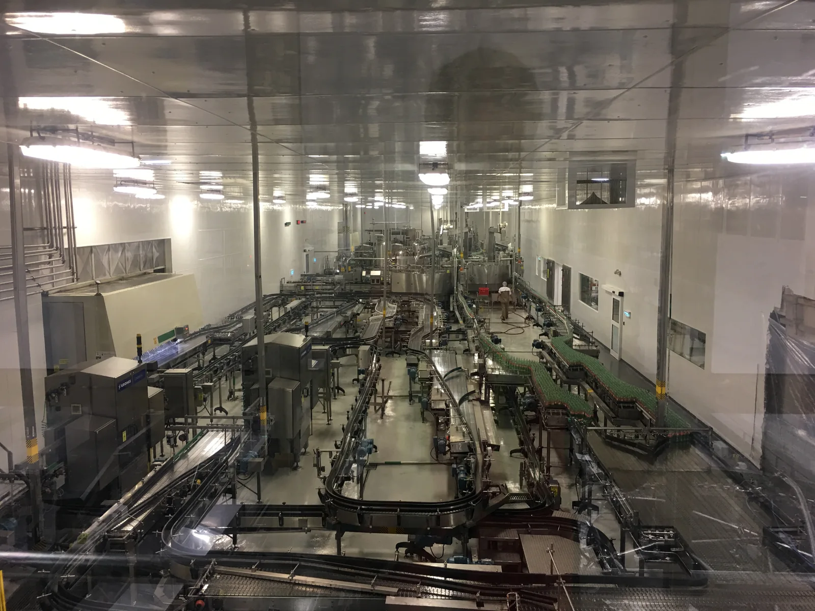 Línea de manufactura dentro de fábrica
